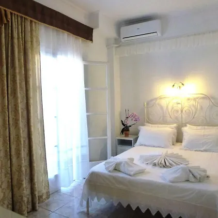 Bougainvillea Hotel Kamari (Santorini)