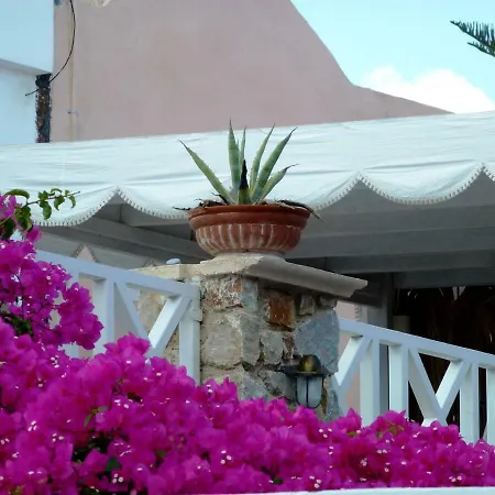 Bougainvillea Kamari (Santorini)